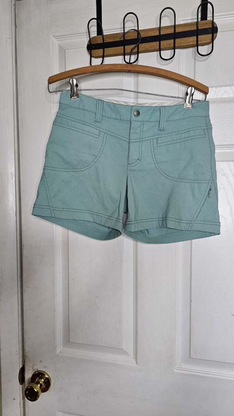 Athleta Women's Mid-Rise Utility Shorts, Size 2